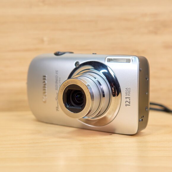 Canon PowerShot SD960IS 12.1 MP Digital Camera, 4X Optical Zoom, Made in Japan - Picture 5 of 9